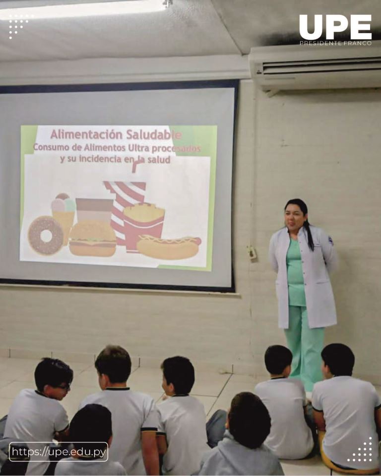 Charla Educativa en el Colegio Católico El Redentor 